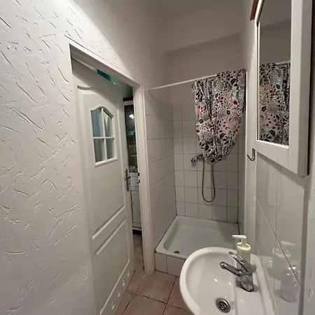 Portowa 2 库瑞尼卡慕斯卡