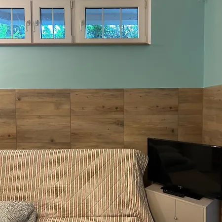 Portowa 2 * 库瑞尼卡慕斯卡